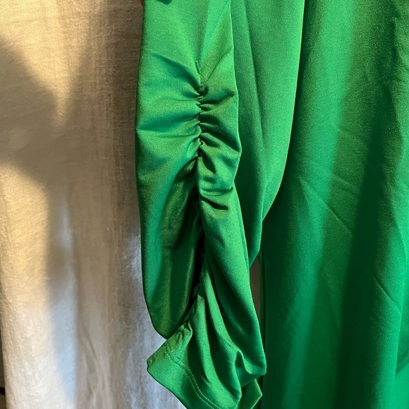 Susan Graver green shirt, gathered 3/4 sleeves. Zipper front. St. Patrick’s Day - Picture 5 of 6